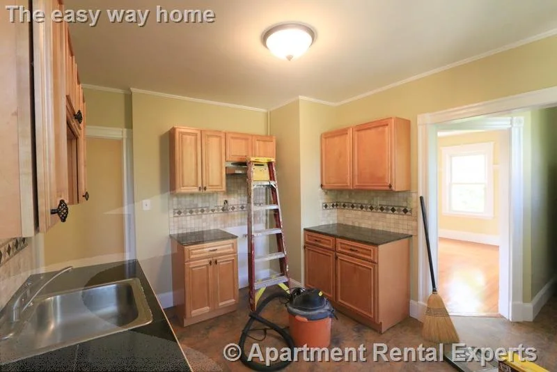 5 bed, 2 bath apartment for rent at 19 Park Ave Unit 3, Davis Square — photo 17 of 26