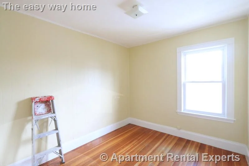 5 bed, 2 bath apartment for rent at 19 Park Ave Unit 3, Davis Square — photo 9 of 26