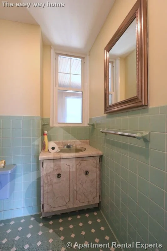 5 bed, 2 bath apartment for rent at 19 Park Ave Unit 3, Davis Square — photo 8 of 26