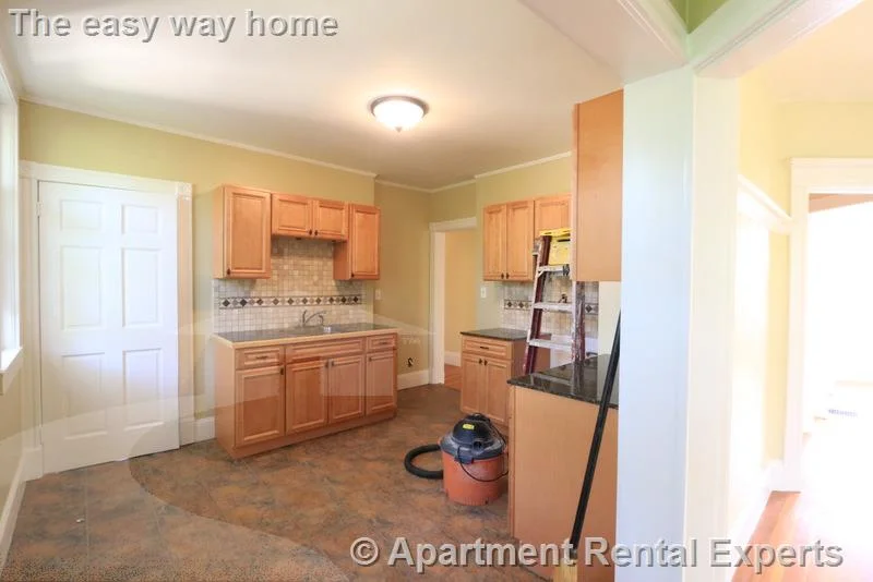 5 bed, 2 bath apartment for rent at 19 Park Ave Unit 3, Davis Square — photo 20 of 26