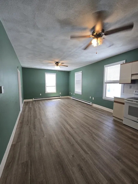 3 bed, 1 bath apartment for rent at 19 Park St Unit 1, Glenwood — photo 2 of 6