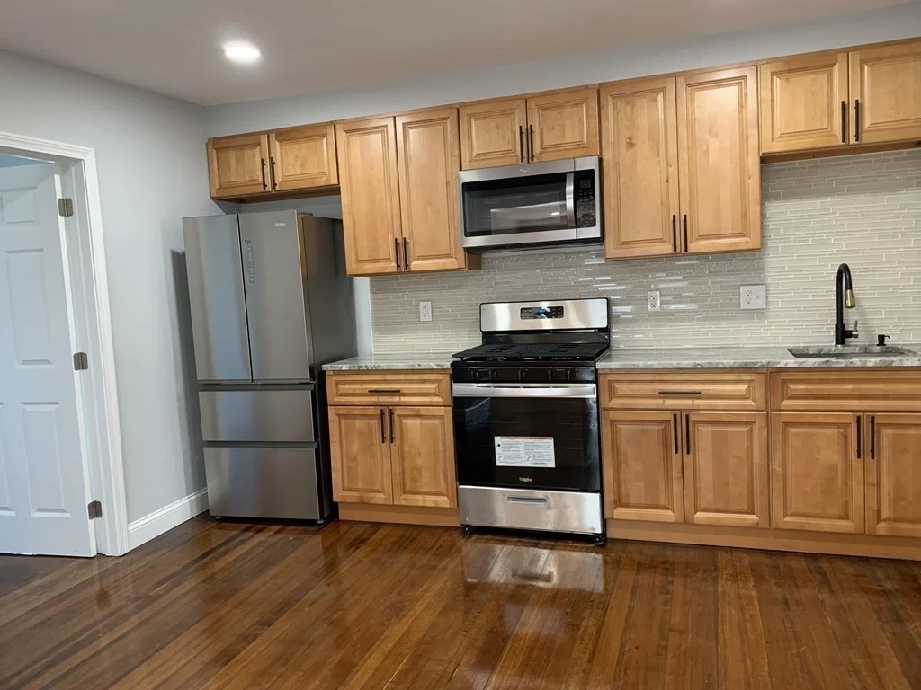 3 bed, 1 bath apartment for rent at 19 Park St Unit 1, Glenwood