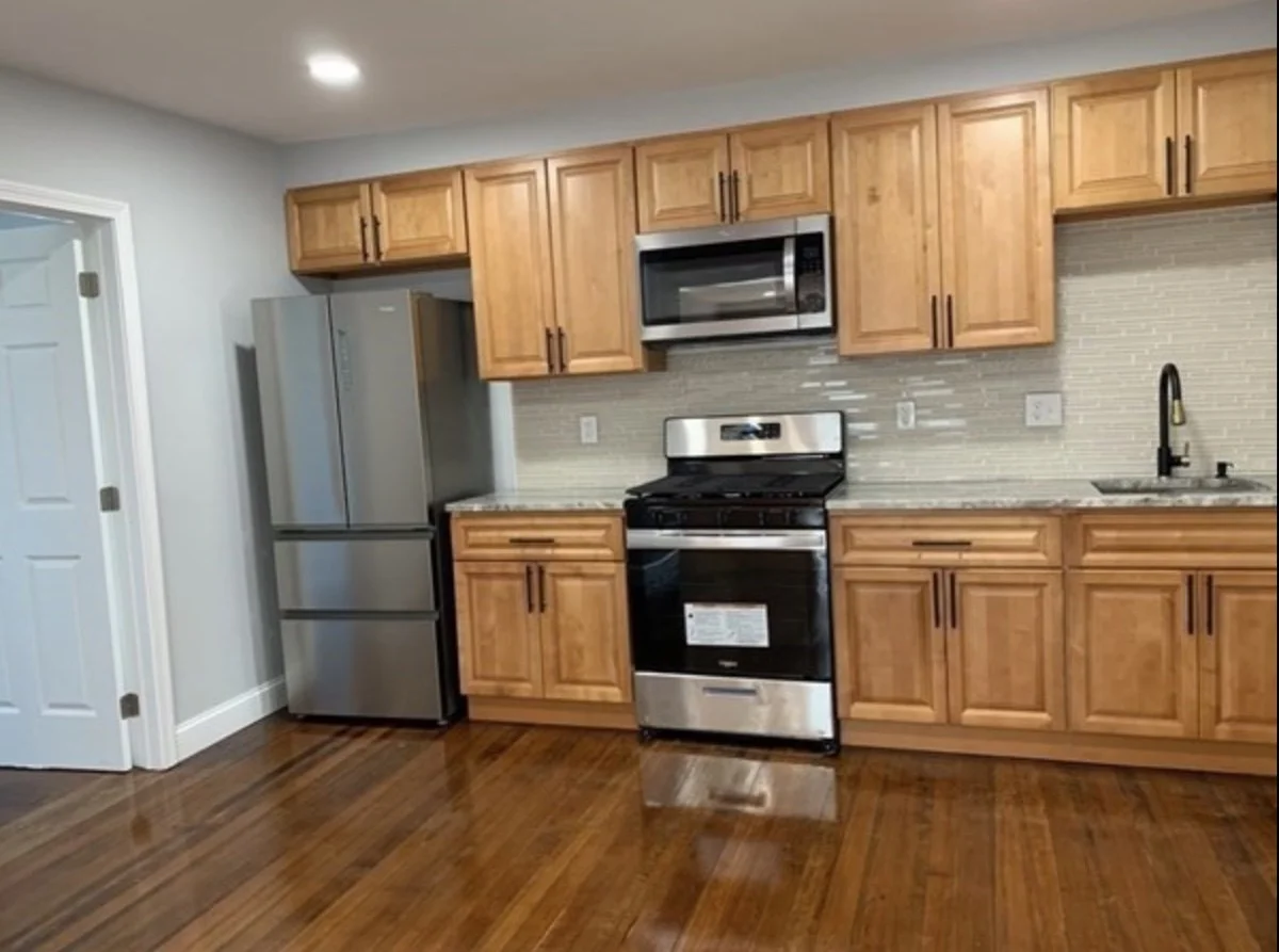 3 bed, 1 bath apartment for rent at 19 Park Unit 1, Salem