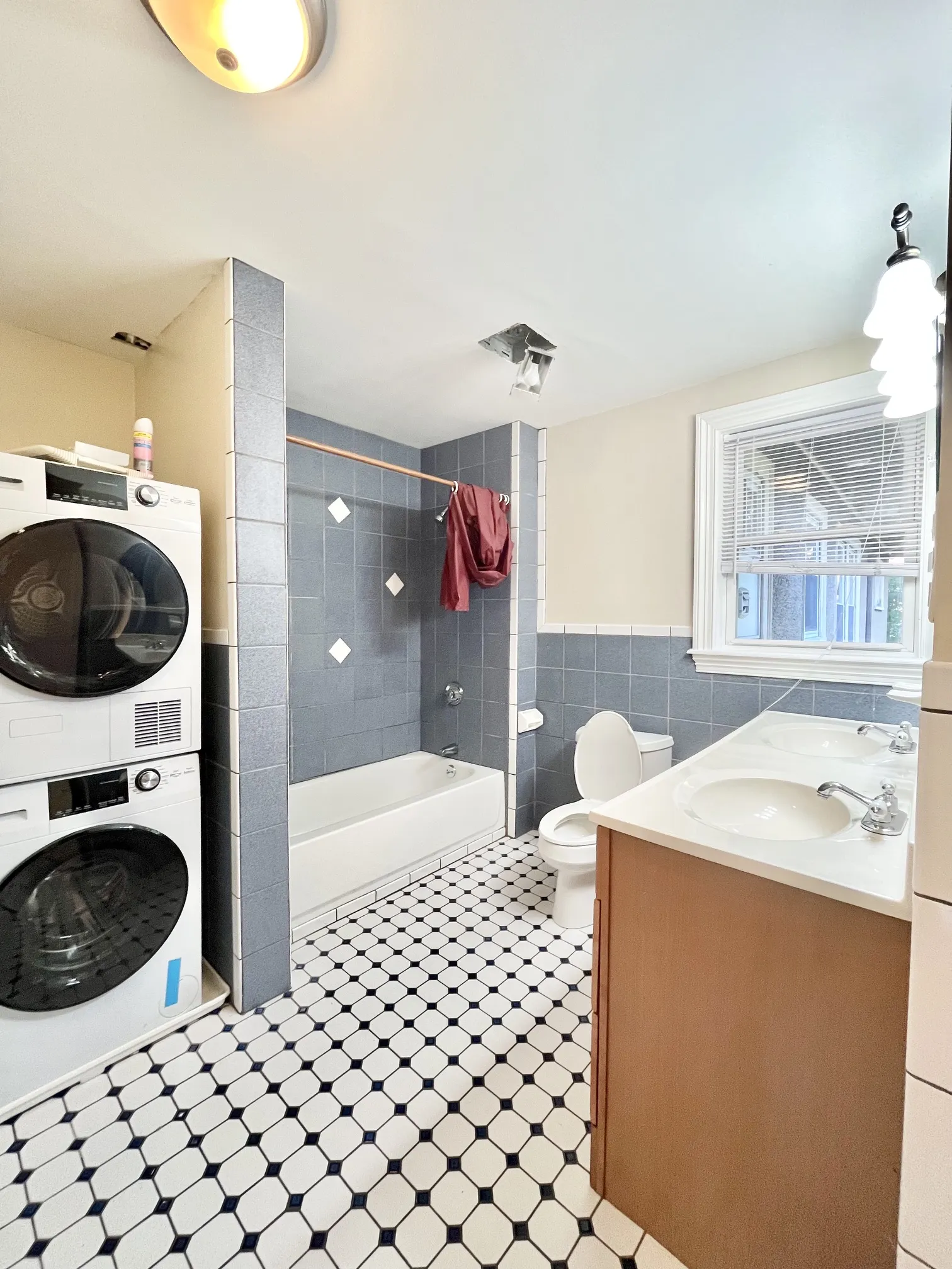 3 bed, 1.5 bath apartment for rent at 19 Park View St Unit 0, Roxbury — photo 10 of 14