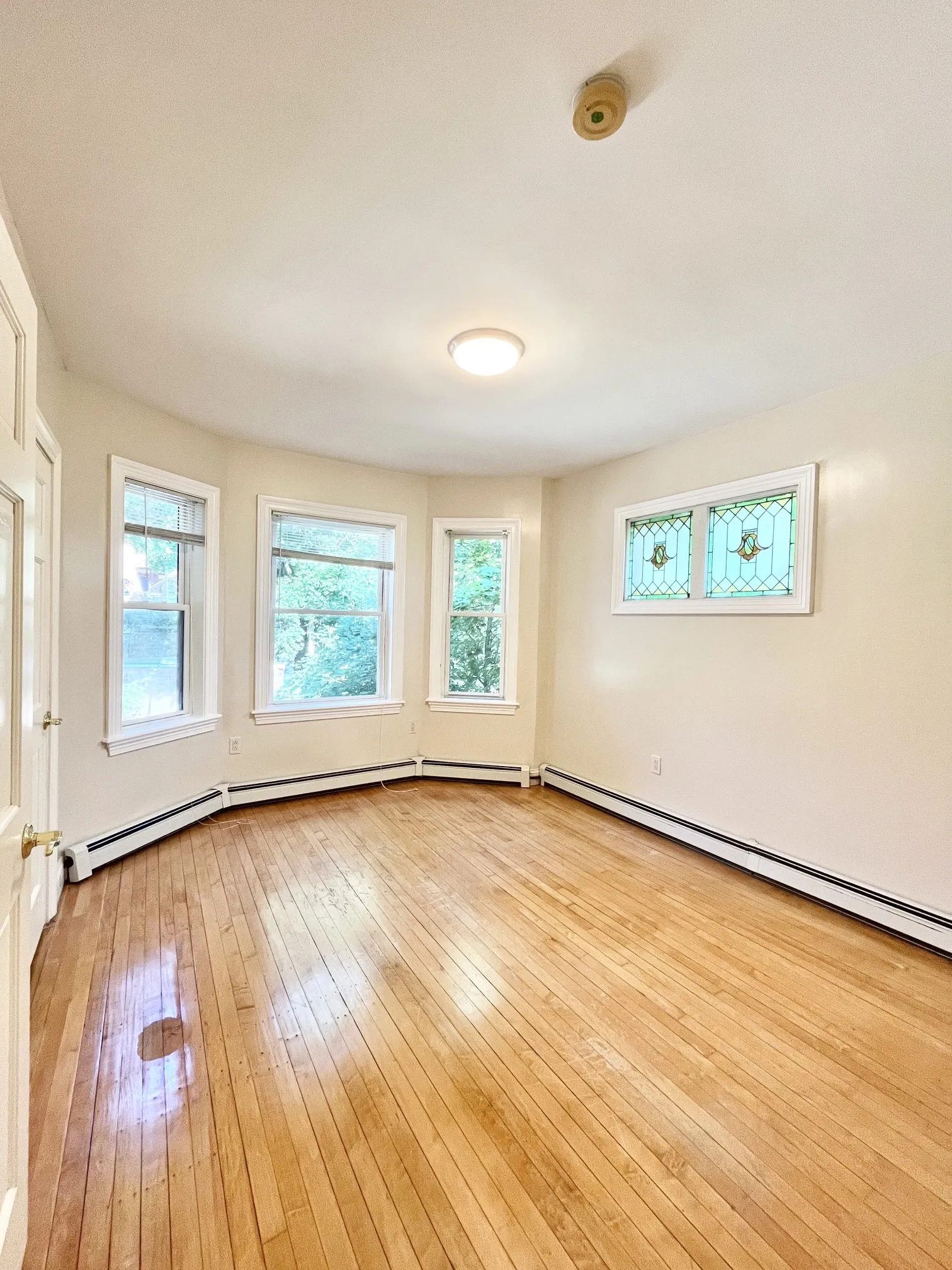 3 bed, 1.5 bath apartment for rent at 19 Park View St Unit 0, Roxbury — photo 5 of 14