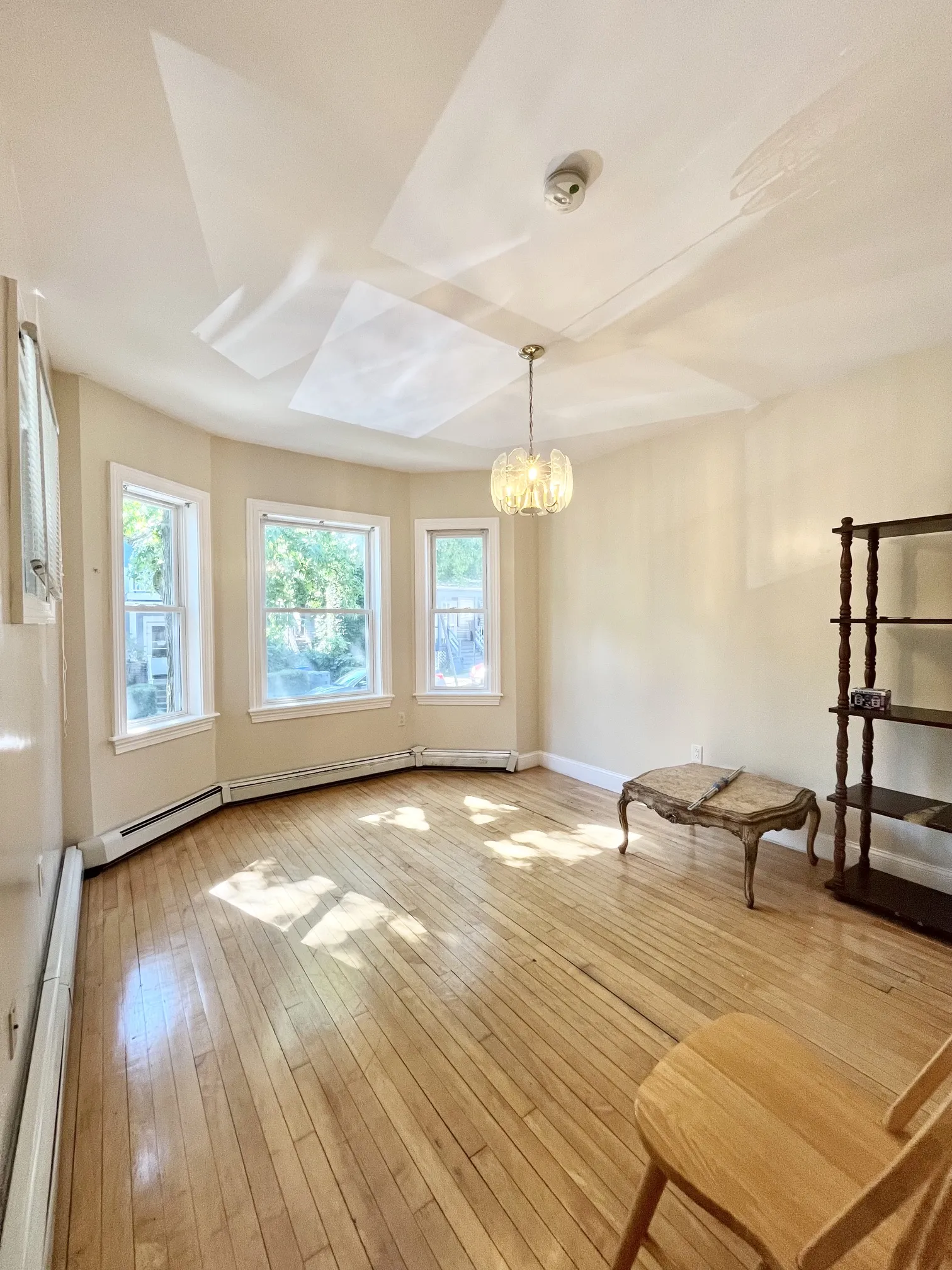 3 bed, 1.5 bath apartment for rent at 19 Park View St Unit 0, Roxbury — photo 1 of 14