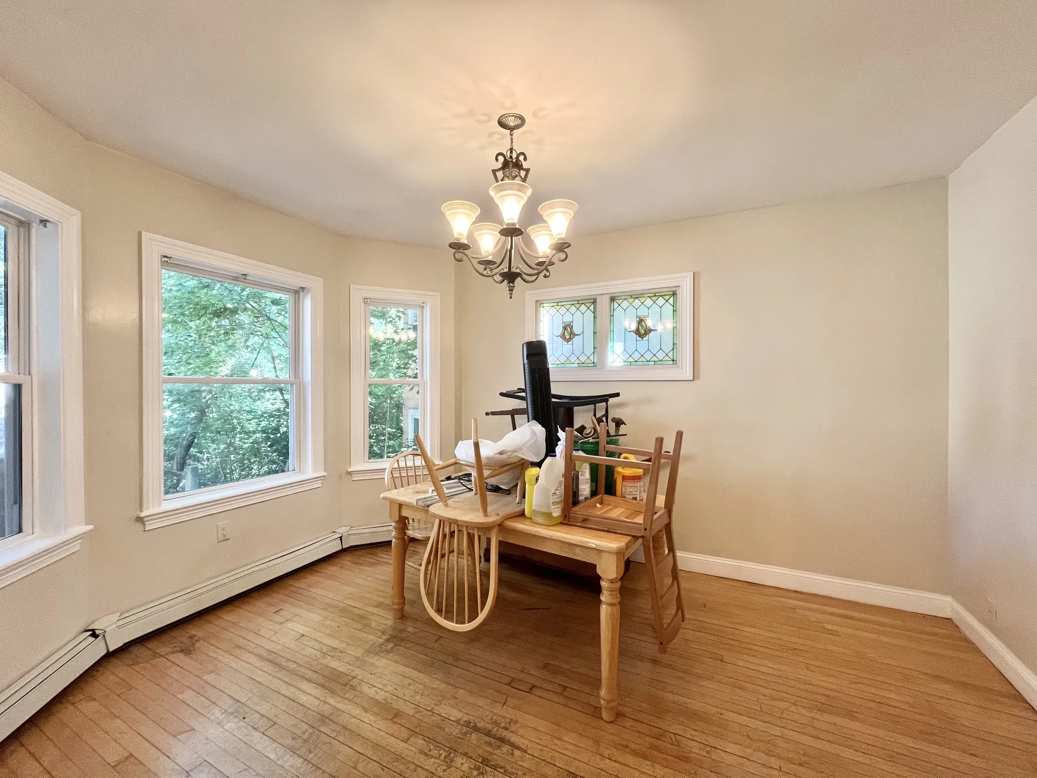 3 bed, 1.5 bath apartment for rent at 19 Park View St Unit 0, Roxbury — photo 4 of 14