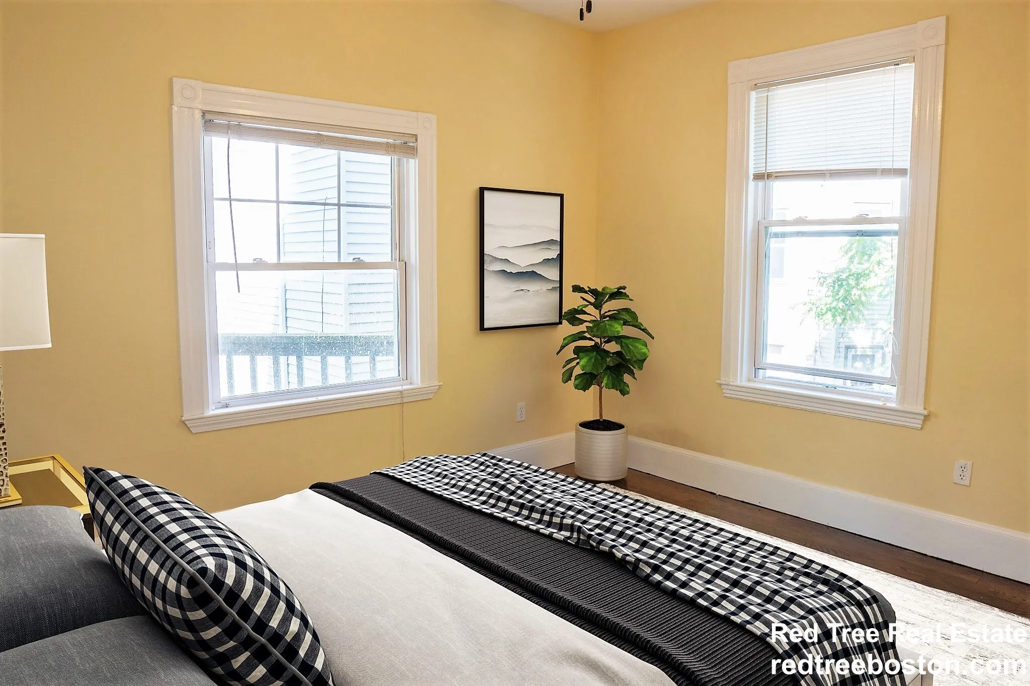 6 bed, 2 bath apartment for rent at 19 Parker Hill Ave Unit 1, Mission Hill — photo 4 of 33