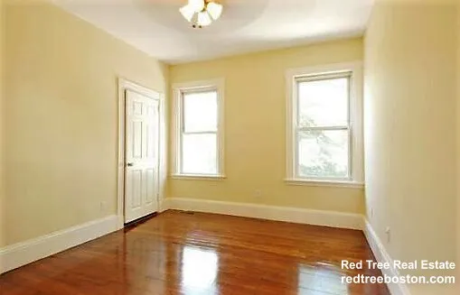 6 bed, 2 bath apartment for rent at 19 Parker Hill Ave Unit 1, Mission Hill — photo 6 of 33