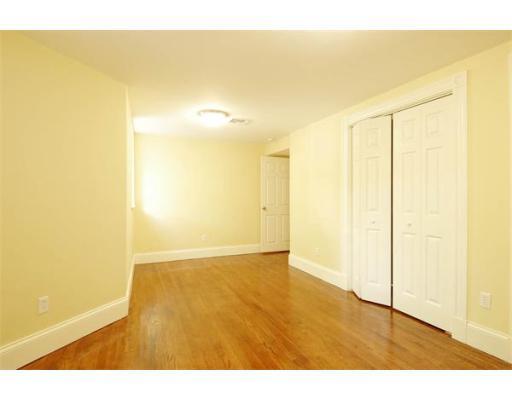 4 bed, 1 bath apartment for rent at 19 Parker Hill Ave Unit 2, Mission Hill — photo 9 of 19