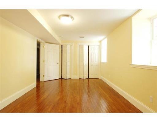 4 bed, 1 bath apartment for rent at 19 Parker Hill Ave Unit 2, Mission Hill — photo 11 of 19