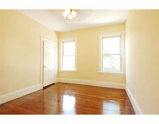 6 bed, 2 bath apartment for rent at 19 Parker Hill Ave Unit 3, Mission Hill — photo 11 of 19