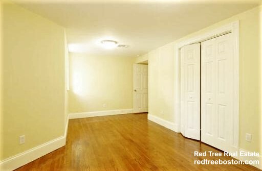 6 bed, 2 bath apartment for rent at 19 Parker Hill Ave Unit 3A, Mission Hill — photo 8 of 18
