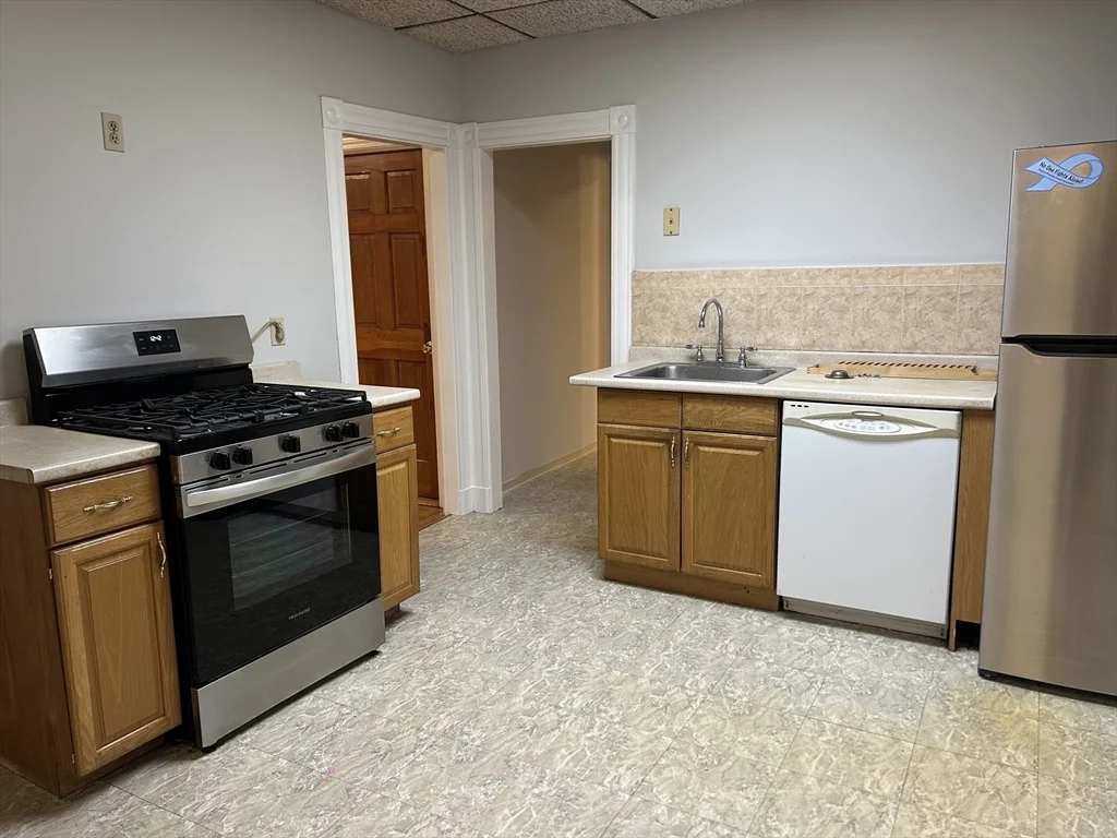 2 bed, 1 bath apartment for rent at 19 Pearl St Unit 2, Malden — photo 1 of 10
