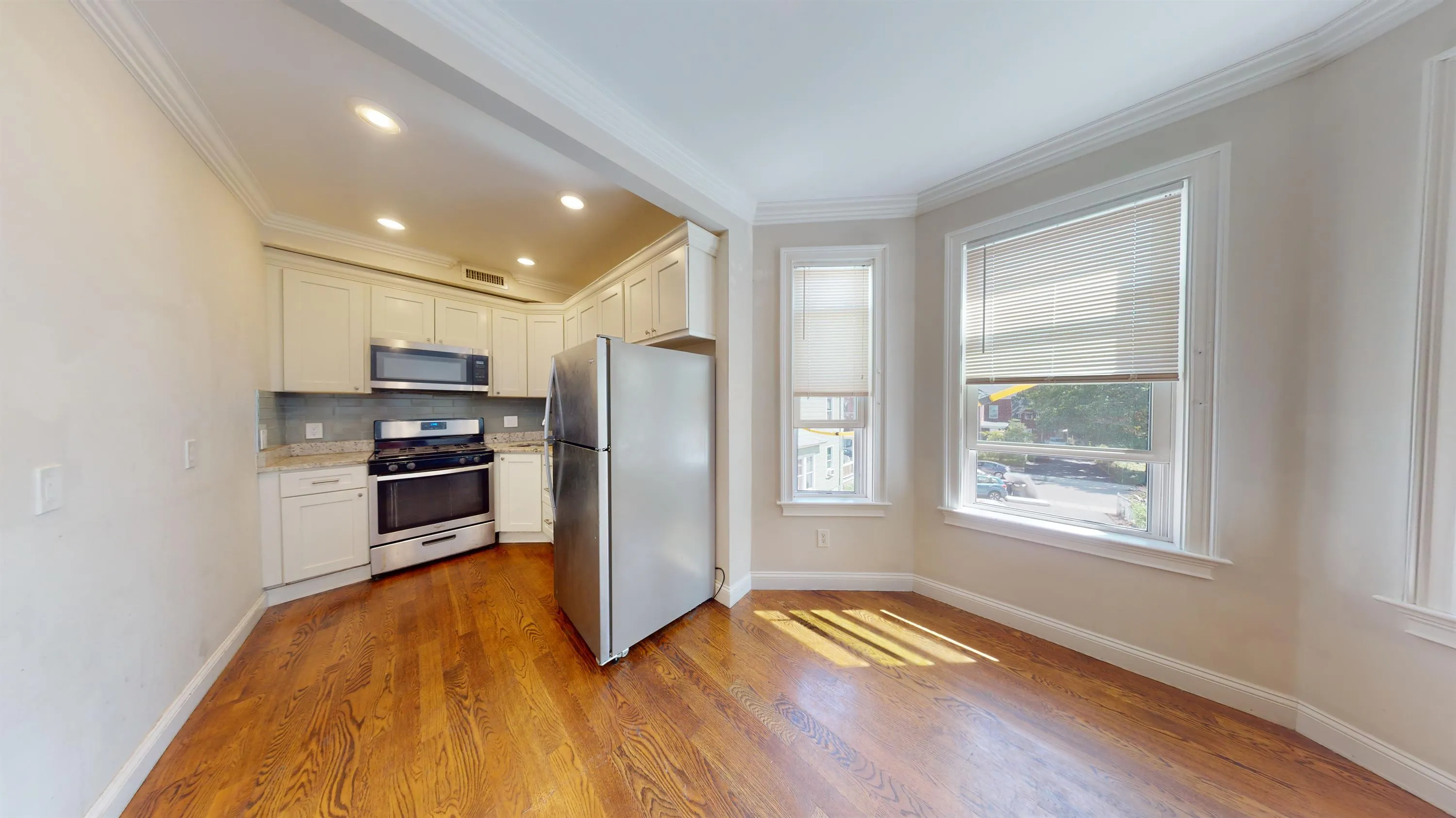 4 bed, 1 bath apartment for rent at 19 Perrin St Unit 3, Roxbury