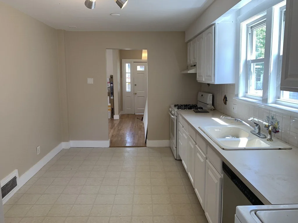 5 bed, 2 bath apartment for rent at 19 Perry St Unit 1, Ward Two — photo 5 of 28