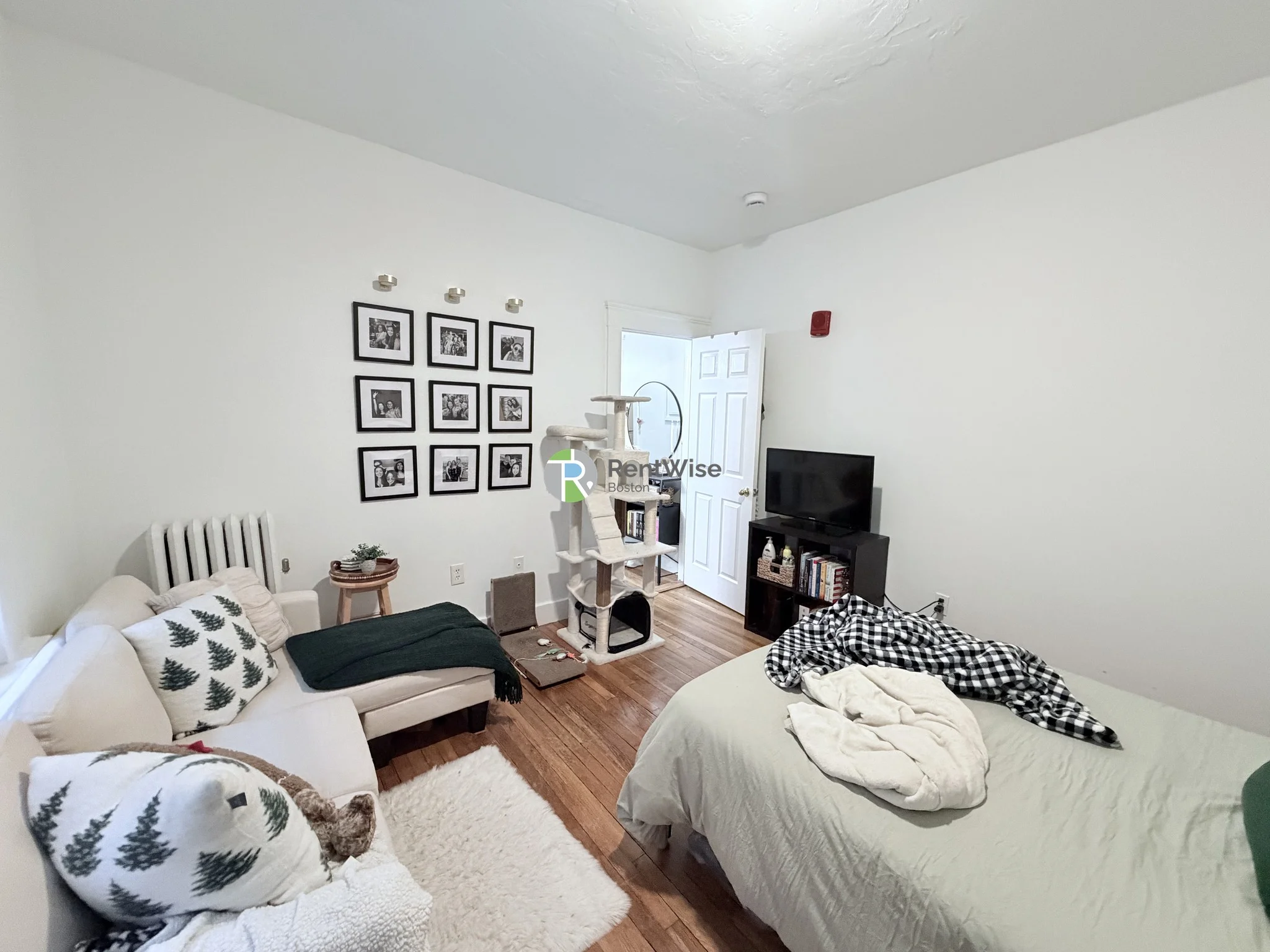 Studio bed, 1 bath apartment for rent at 19 Peterborough St Unit 8, Fenway — photo 2 of 9