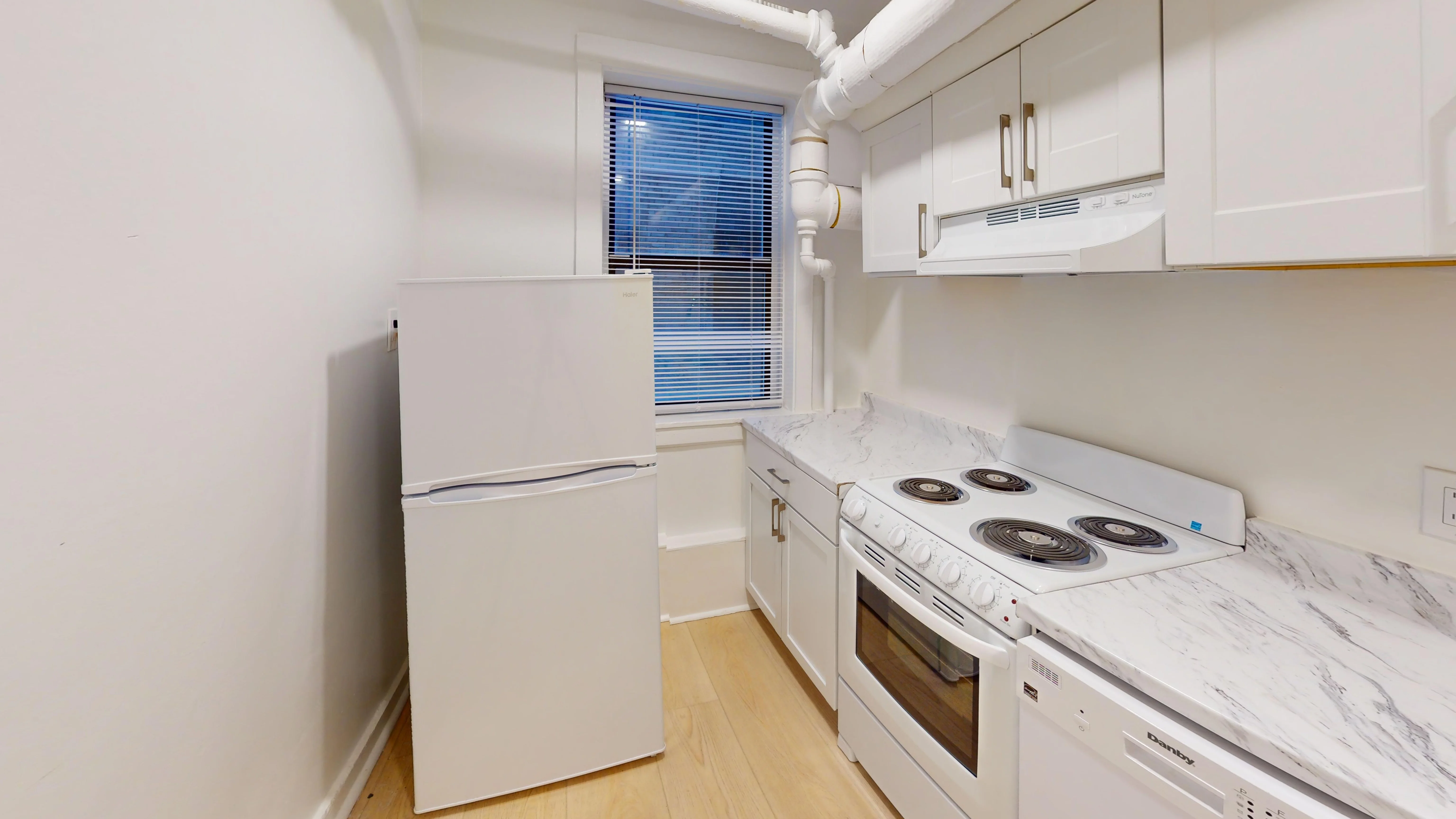 Studio bed, 1 bath apartment for rent at 19 Peterborough St Unit A, Fenway — photo 2 of 3