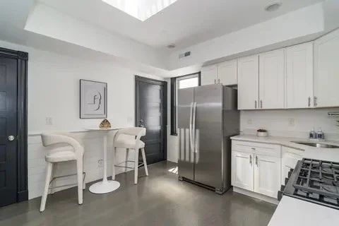 3 bed, 2 bath apartment for rent at 19 Peverell St Unit 3, Dorchester — photo 4 of 21