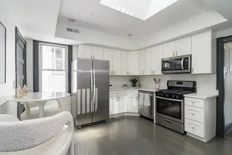 3 bed, 2 bath apartment for rent at 19 Peverell St Unit 3, Dorchester — photo 2 of 21