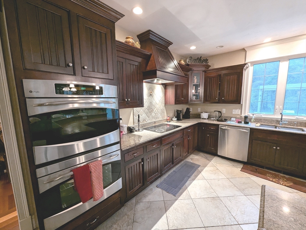 4 bed, 3 bath apartment for rent at 19 Plain St, Franklin — photo 3 of 32