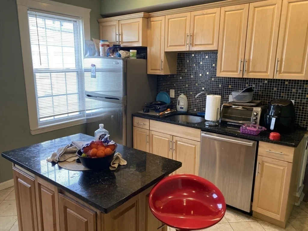 4 bed, 1 bath apartment for rent at 19 Pleasant St Unit 2, Dorchester — photo 2 of 11