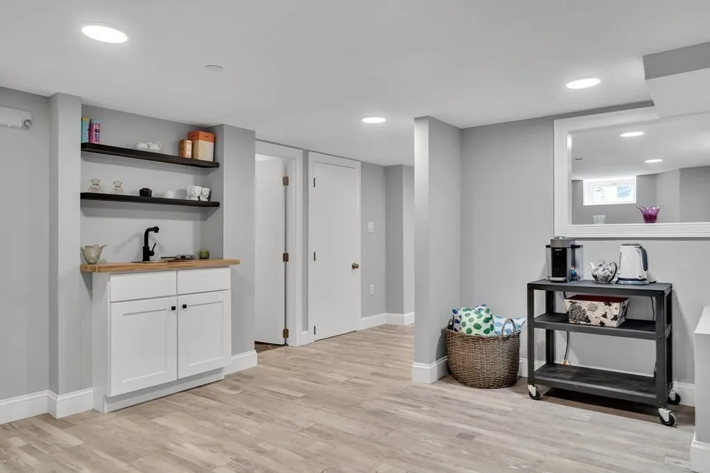 3 bed, 3 bath apartment for rent at 19 Plymouth St Unit 1, Wellington-Harrington — photo 15 of 27