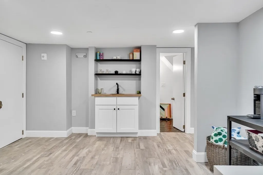 3 bed, 2 bath apartment for rent at 19 Plymouth St Unit 2, Wellington-Harrington — photo 18 of 27