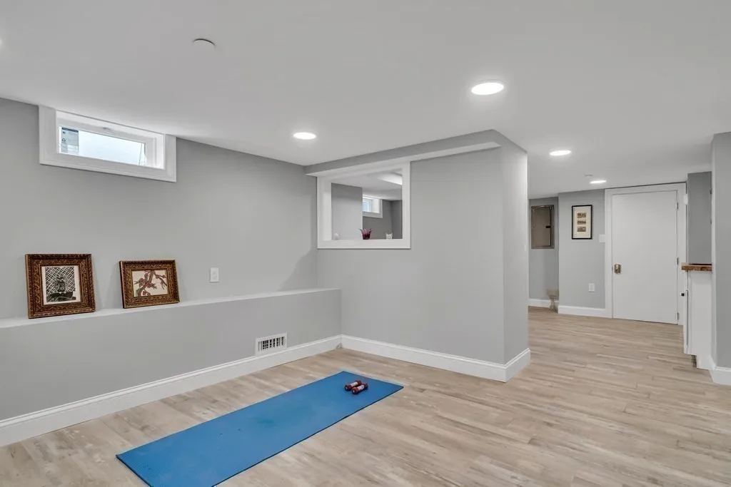 3 bed, 2 bath apartment for rent at 19 Plymouth St Unit 2, Wellington-Harrington — photo 14 of 27