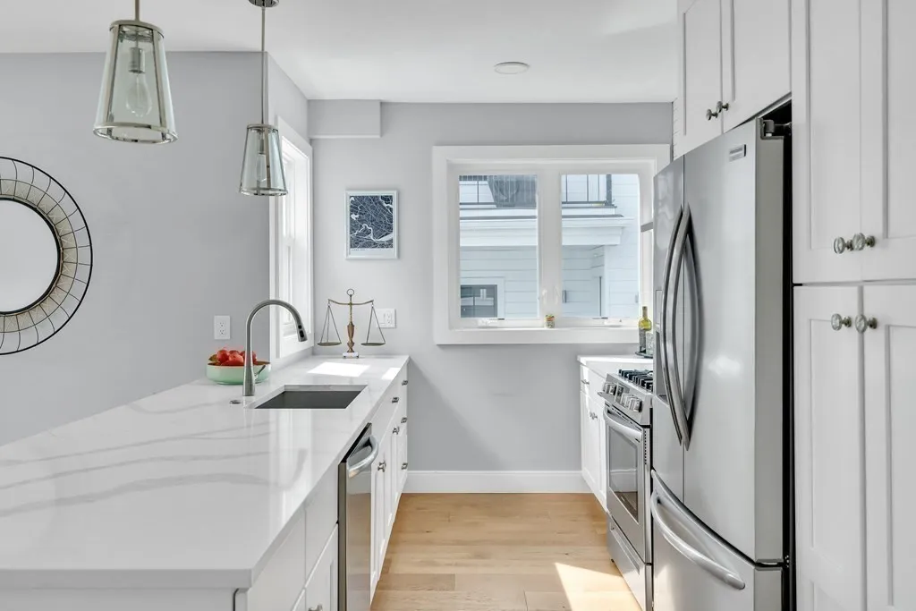 3 bed, 2 bath apartment for rent at 19 Plymouth St Unit 2, Wellington-Harrington — photo 6 of 27