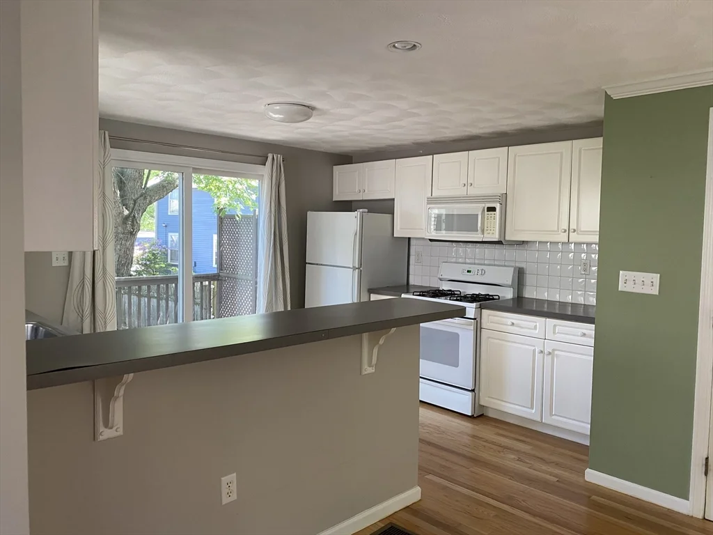 2 bed, 2 bath apartment for rent at 19 Prescott St Unit 19, Arlington — photo 5 of 15