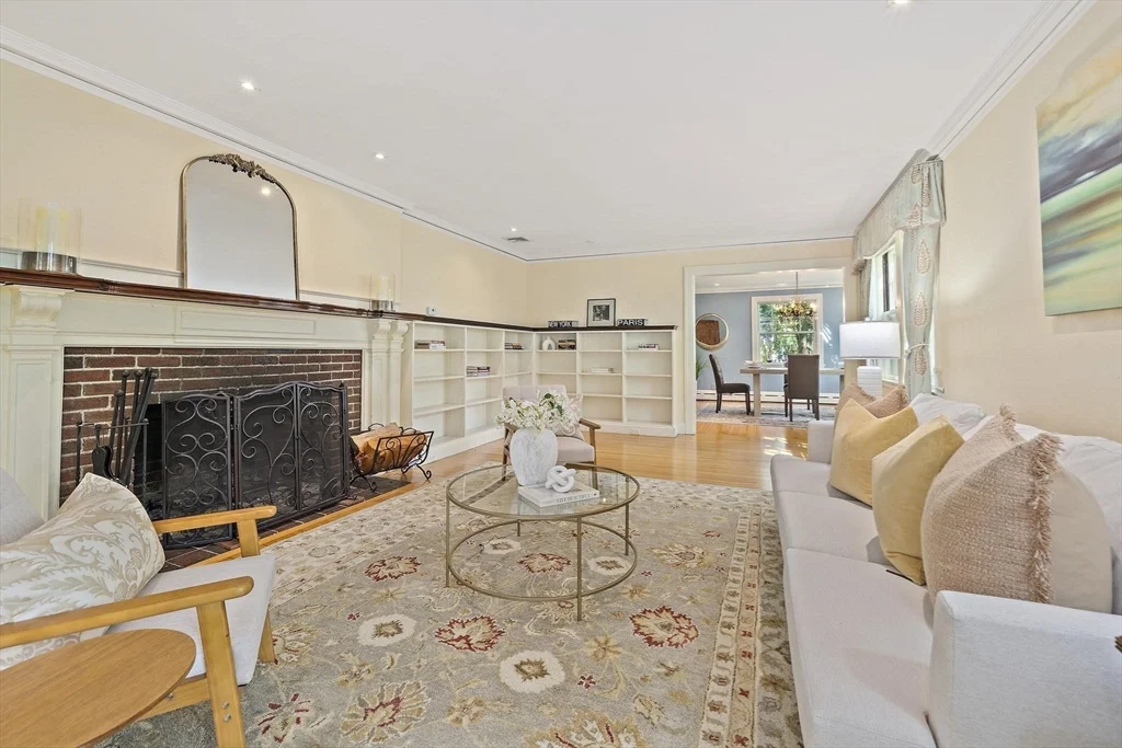 5 bed, 3 bath apartment for rent at 19 Ridge Rd, Newton — photo 1 of 32