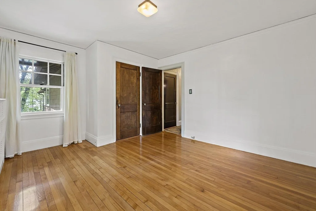 5 bed, 3 bath apartment for rent at 19 Ridge Rd, Newton — photo 20 of 32