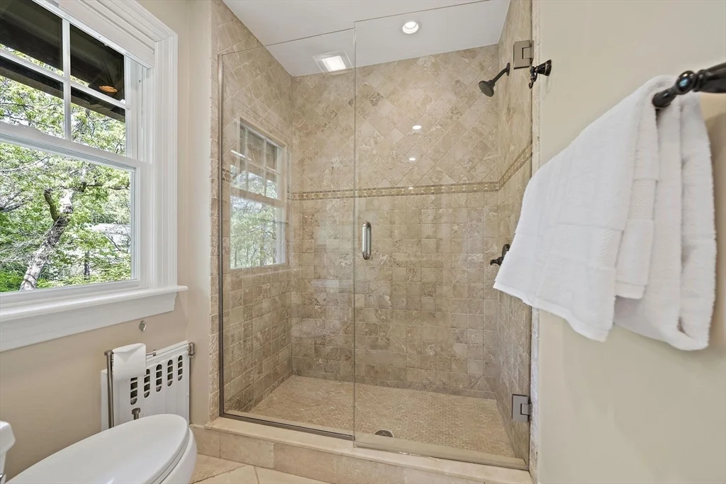 5 bed, 3 bath apartment for rent at 19 Ridge Rd, Newton — photo 15 of 32