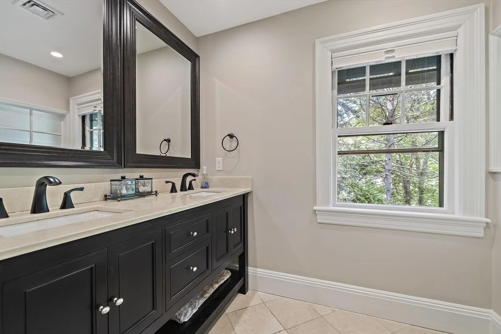 5 bed, 3 bath apartment for rent at 19 Ridge Rd, Newton — photo 16 of 32