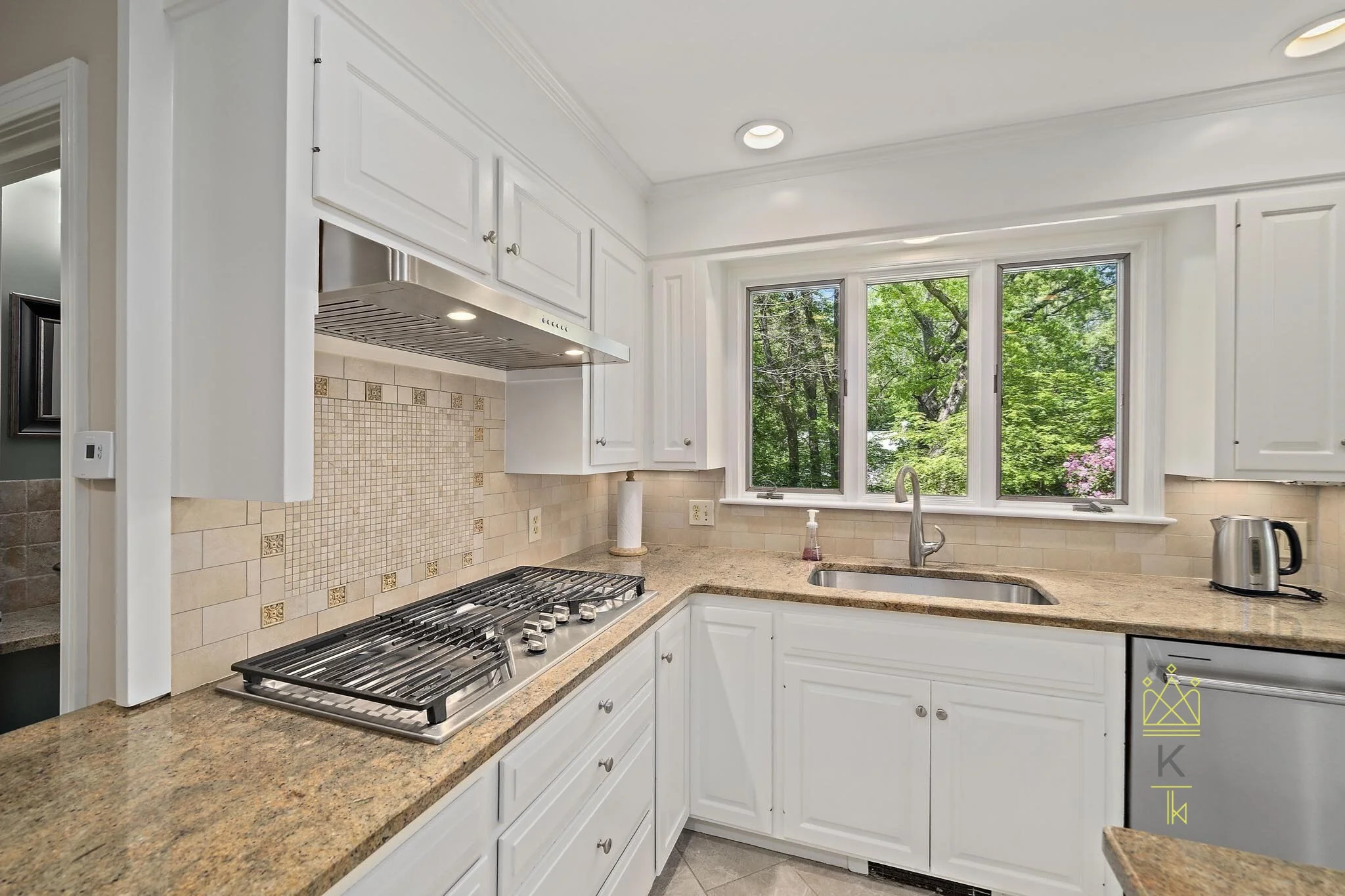 5 bed, 3.5 bath apartment for rent at 19 Ridge Rd Unit 1, Waban — photo 8 of 32