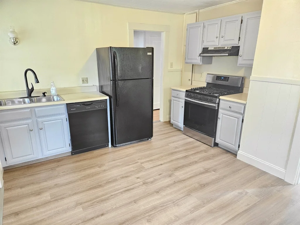 3 bed, 1 bath apartment for rent at 19 Rowe St Unit 2, Auburndale — photo 16 of 21