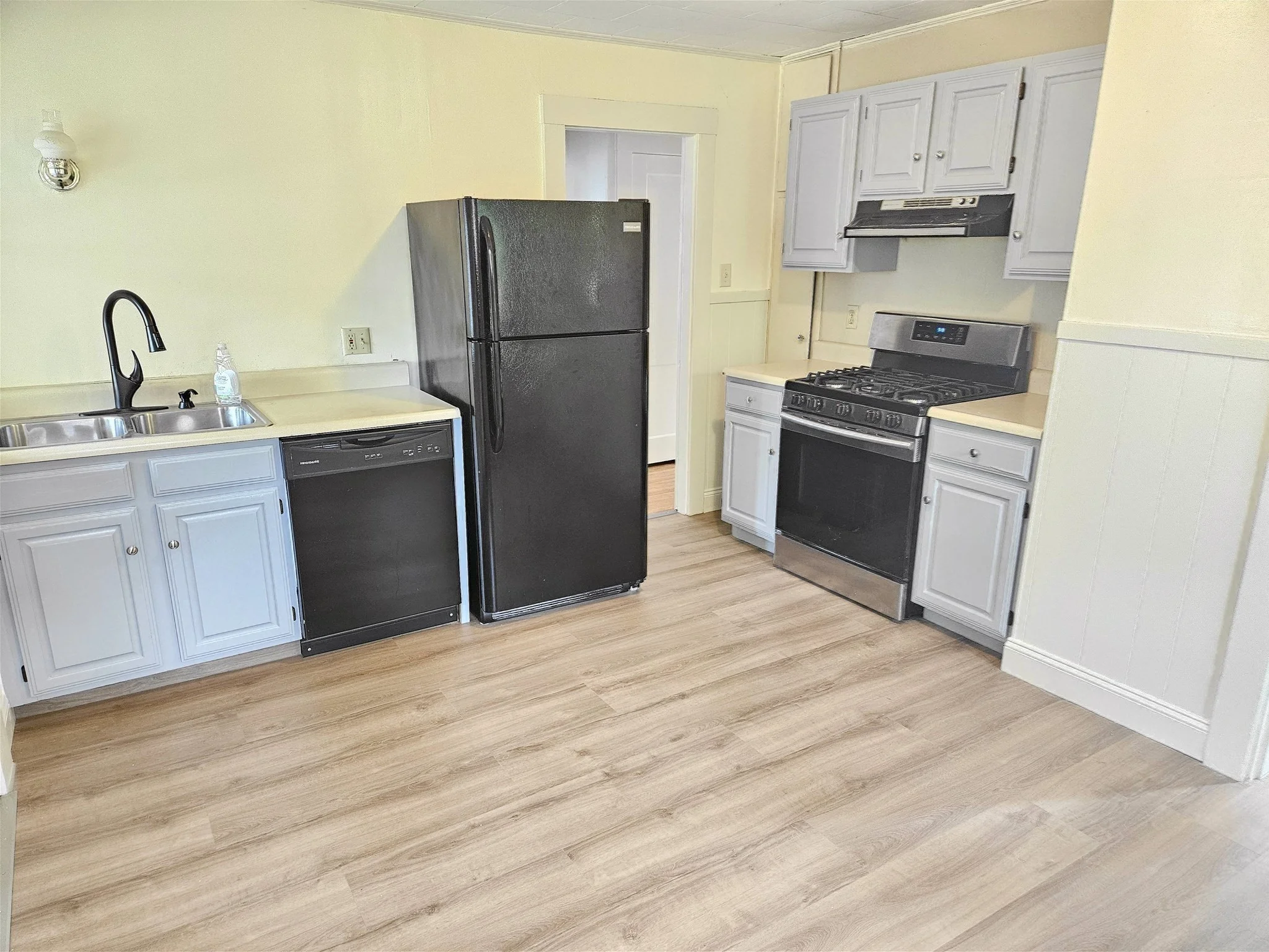3 bed, 1 bath apartment for rent at 19 Rowe St Unit 2, Auburndale — photo 16 of 22