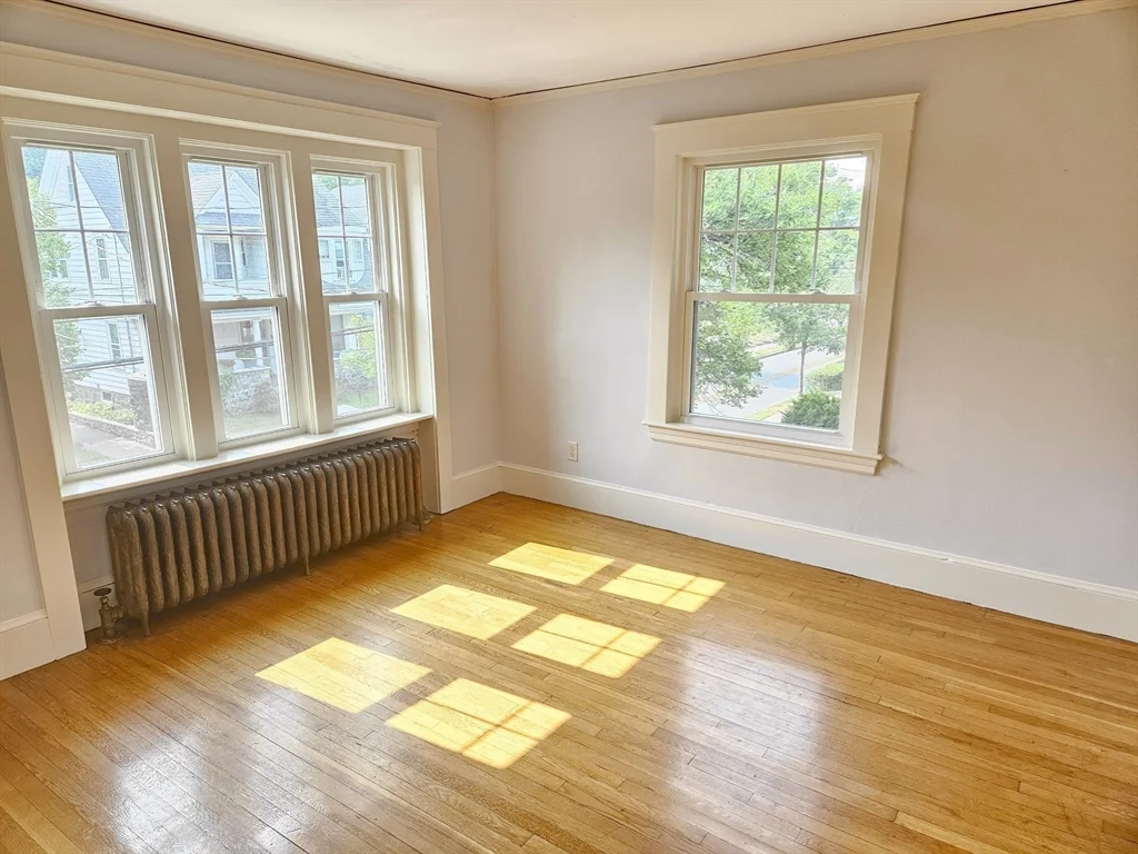 3 bed, 1 bath apartment for rent at 19 Rowe St Unit 2, Auburndale — photo 2 of 21