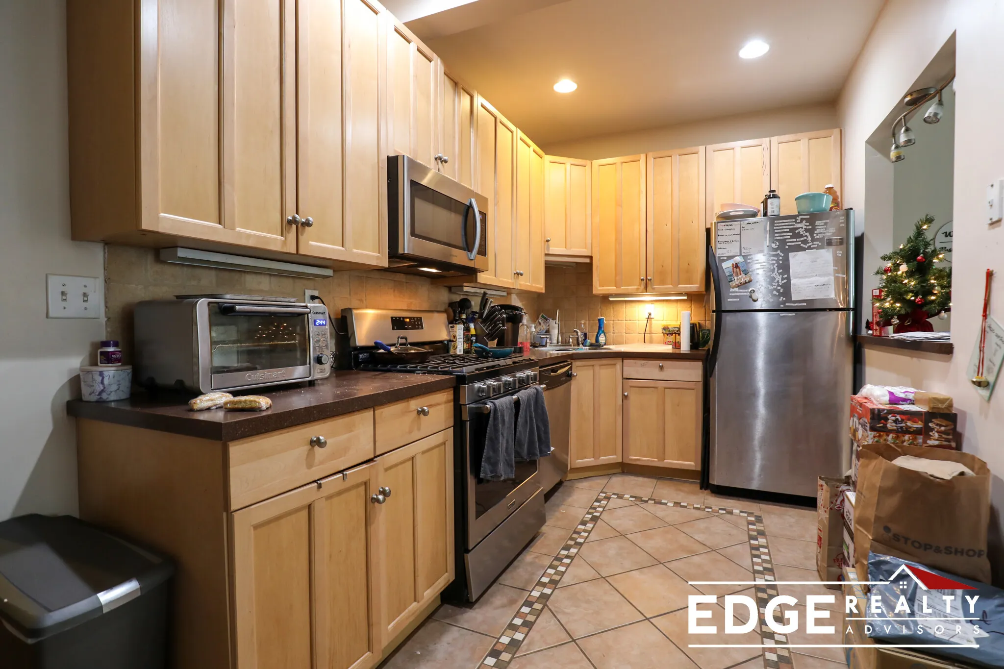 4 bed, 1 bath apartment for rent at 19 Saint Lukes Rd Unit 2, Brighton — photo 2 of 7