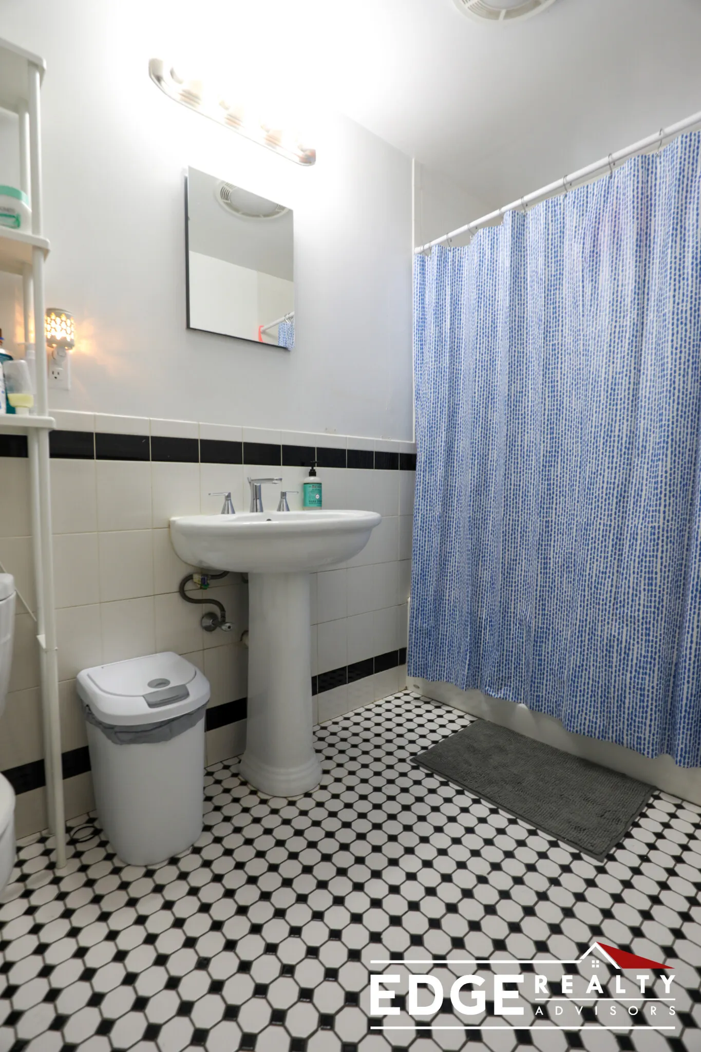 4 bed, 1 bath apartment for rent at 19 Saint Lukes Rd Unit 2, Brighton — photo 5 of 7