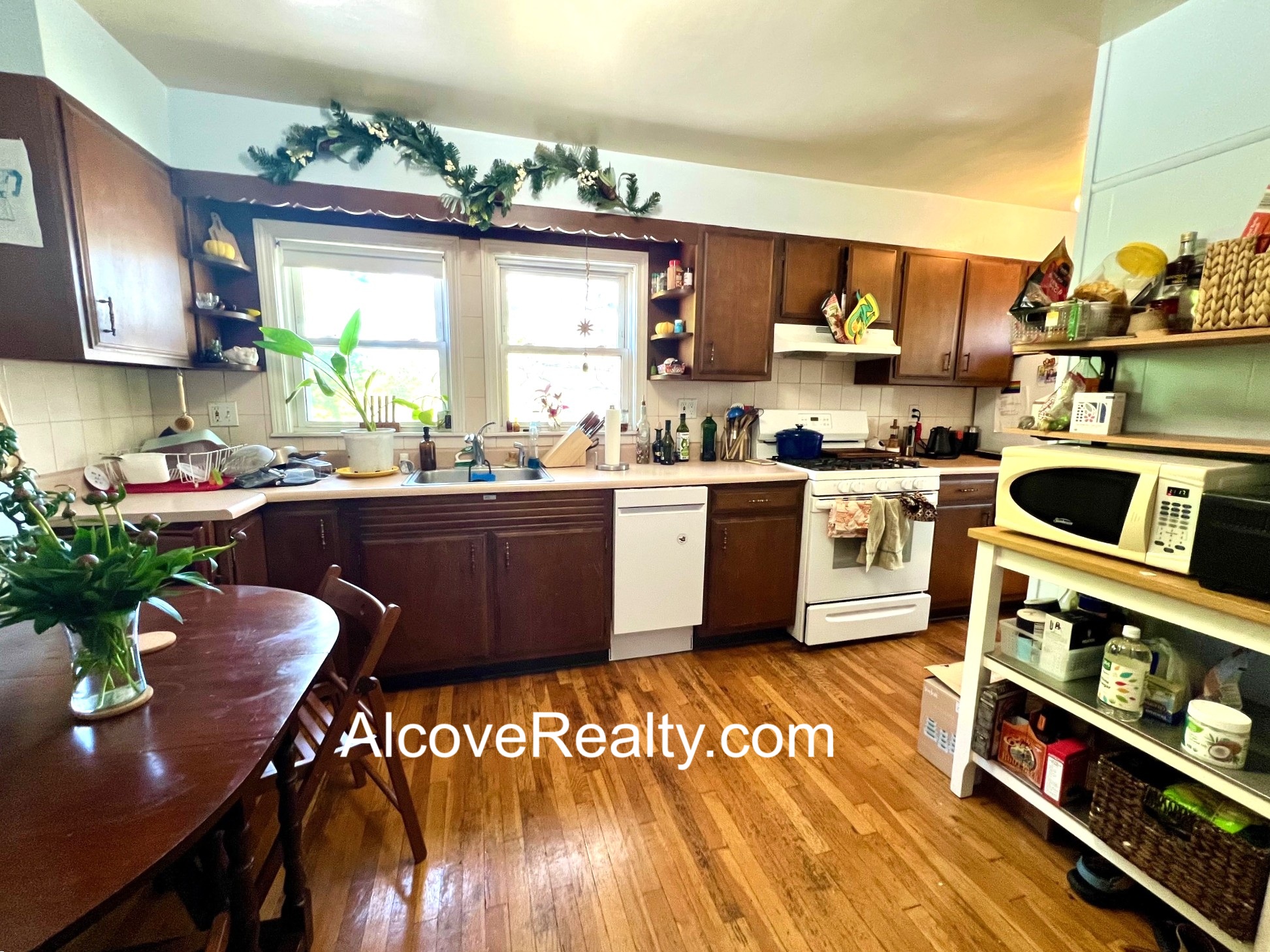 3 bed, 1 bath apartment for rent at 19 Sartwell Ave Unit 3, Spring Hill — photo 3 of 25