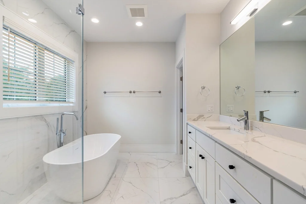 5 bed, 4+ bath apartment for rent at 19 Shute Path Unit 0, Newton Center — photo 11 of 26