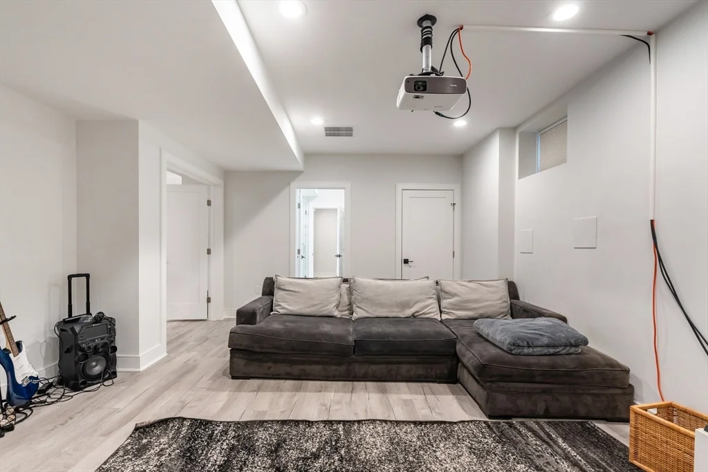 5 bed, 4+ bath apartment for rent at 19 Shute Path Unit 0, Newton Center — photo 18 of 26