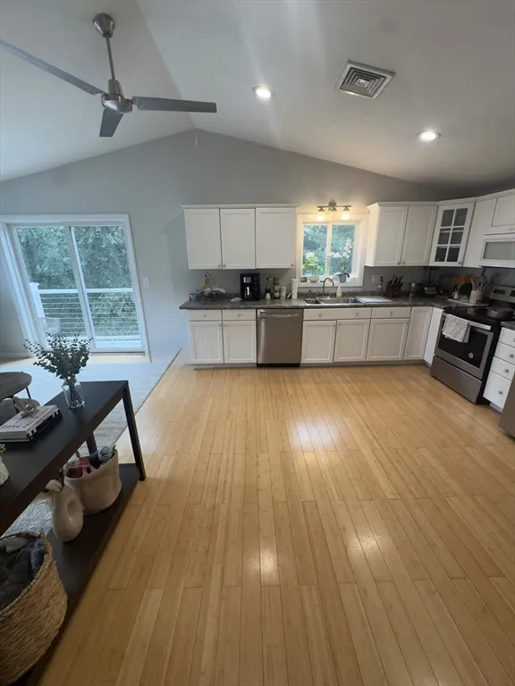 2 bed, 1 bath apartment for rent at 19 Skyline Dr Unit 19, Malden — photo 4 of 18