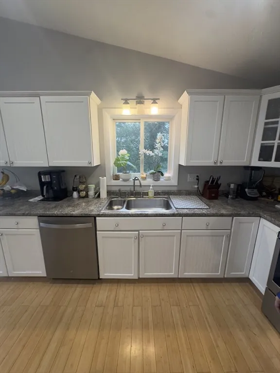 2 bed, 1 bath apartment for rent at 19 Skyline Dr Unit 19, Malden — photo 6 of 18