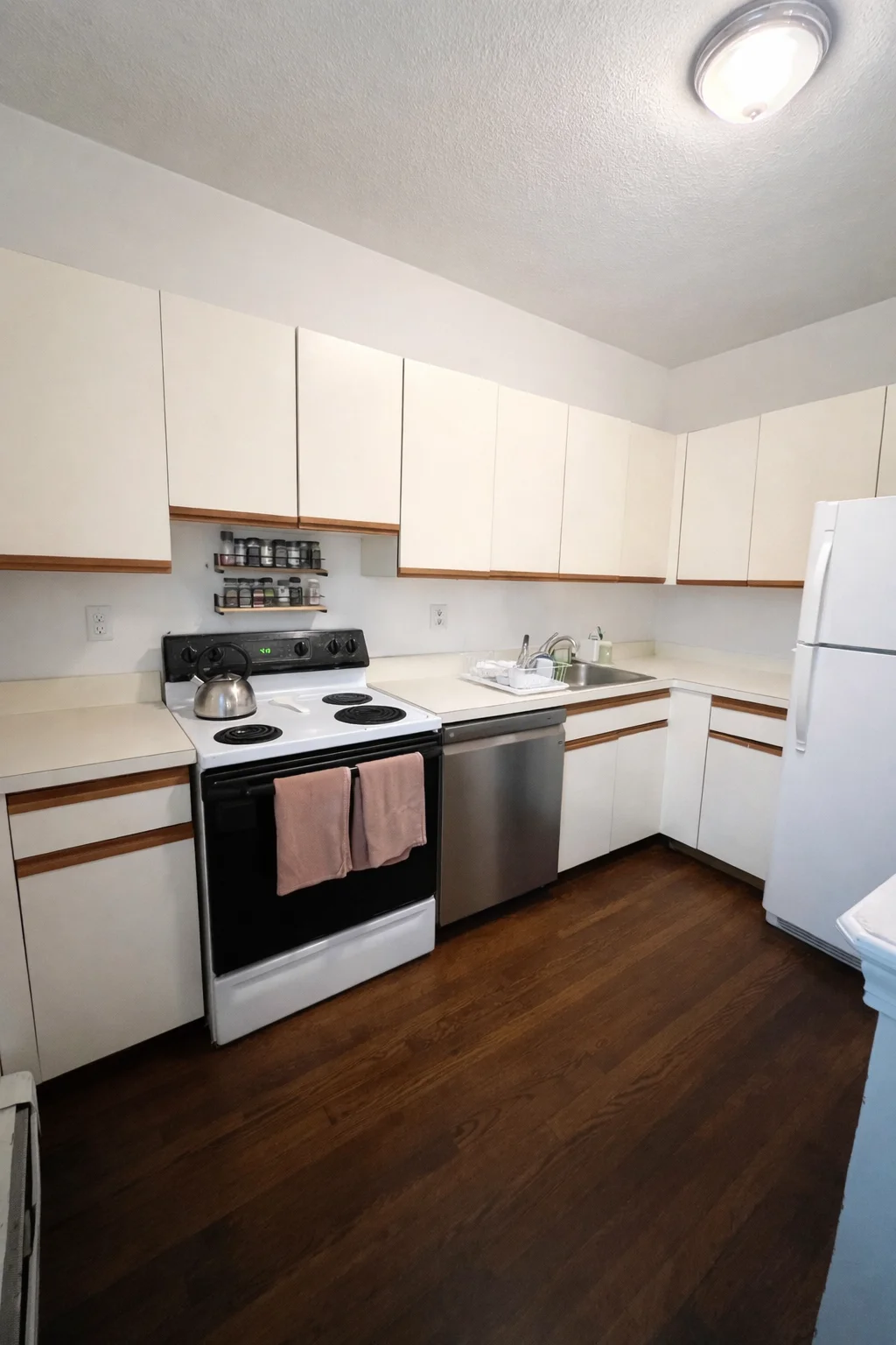 2 bed, 1 bath apartment for rent at 19 South St Unit 1, Brighton — photo 3 of 9