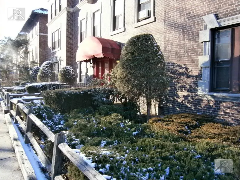 4 bed, 2 bath apartment for rent at 19 South St Unit B1, Brighton — photo 13 of 21