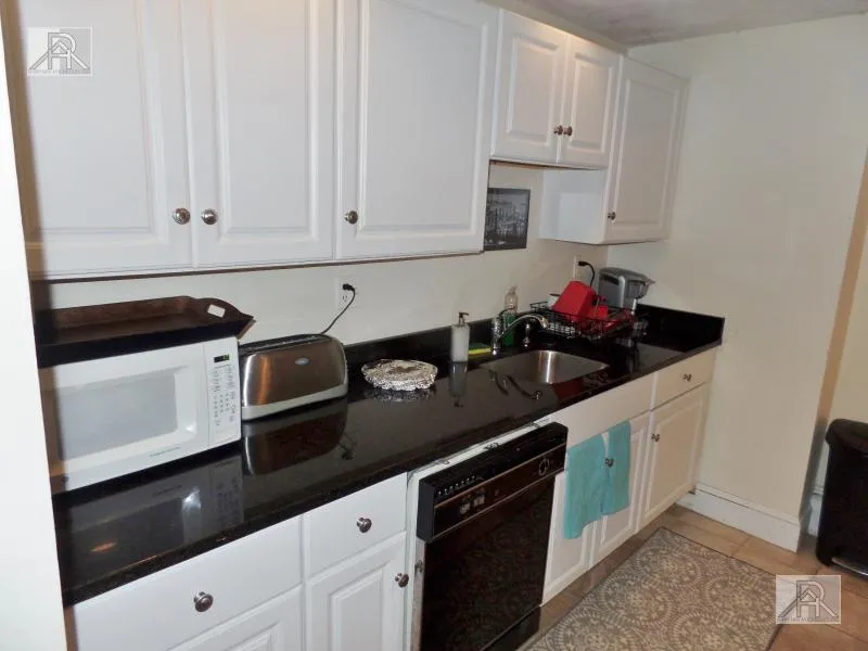 4 bed, 2 bath apartment for rent at 19 South St Unit B1, Brighton