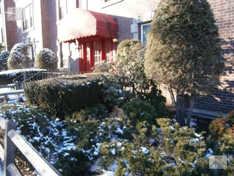 4 bed, 2 bath apartment for rent at 19 South St Unit B1, Brighton — photo 3 of 21